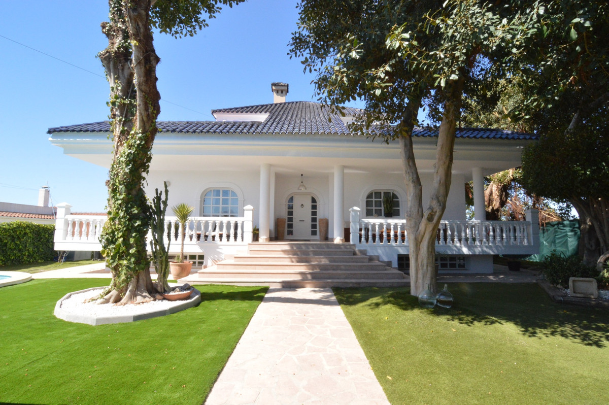 ShowFeedImage House – Detached Villa in Torrevieja