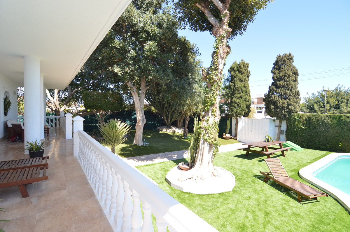 ShowFeedImage House – Detached Villa in Torrevieja