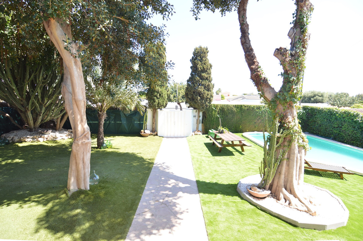 ShowFeedImage House – Detached Villa in Torrevieja