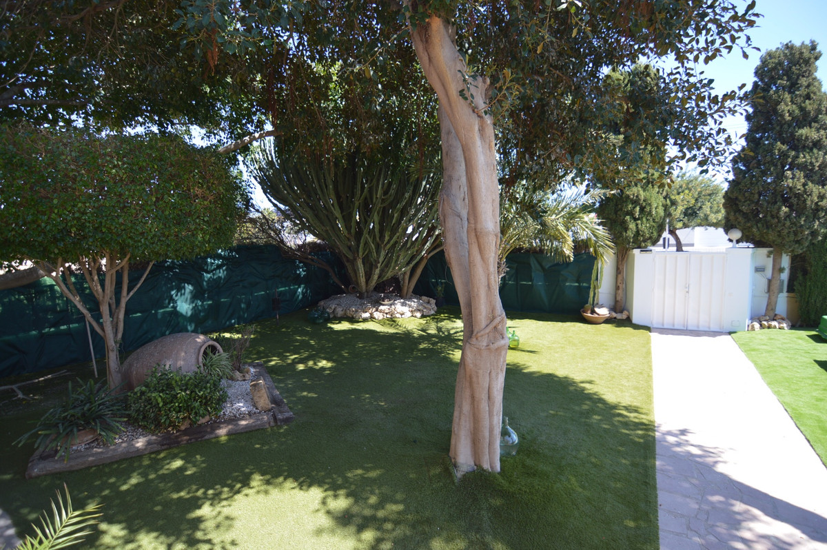 ShowFeedImage House – Detached Villa in Torrevieja