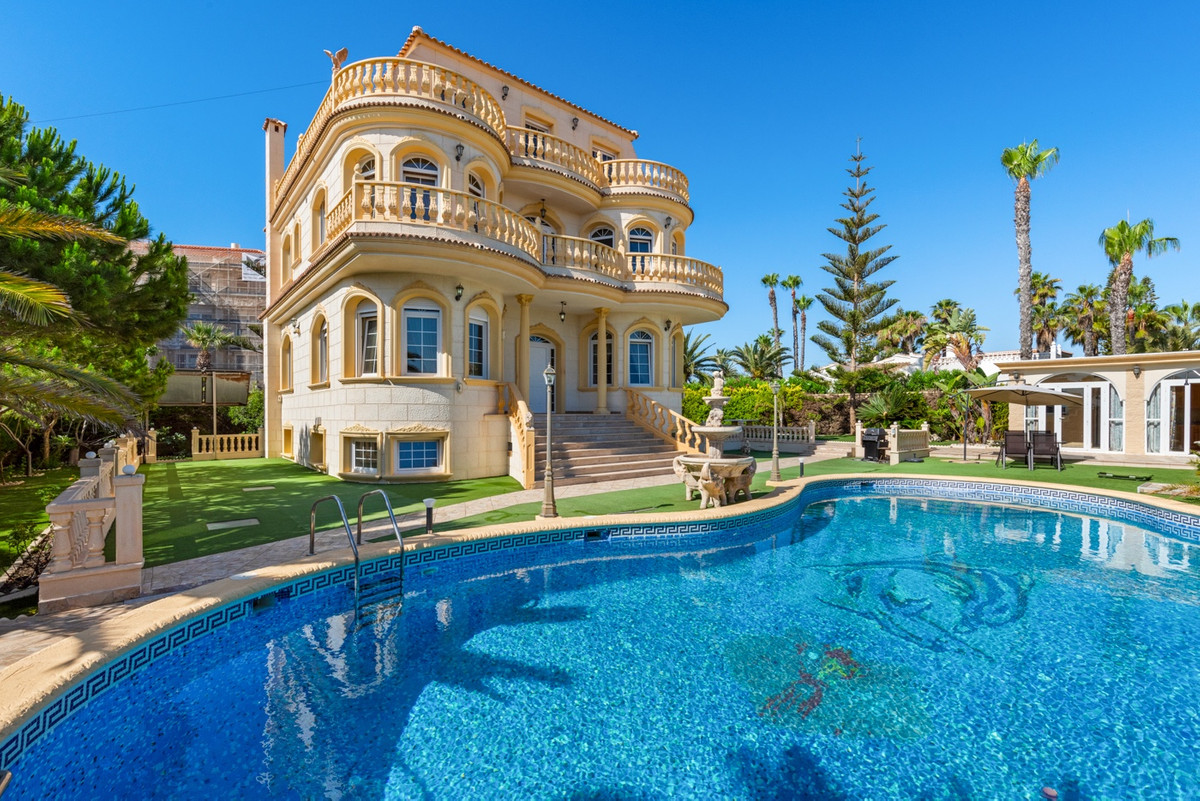 ShowFeedImage House – Detached Villa in Orihuela