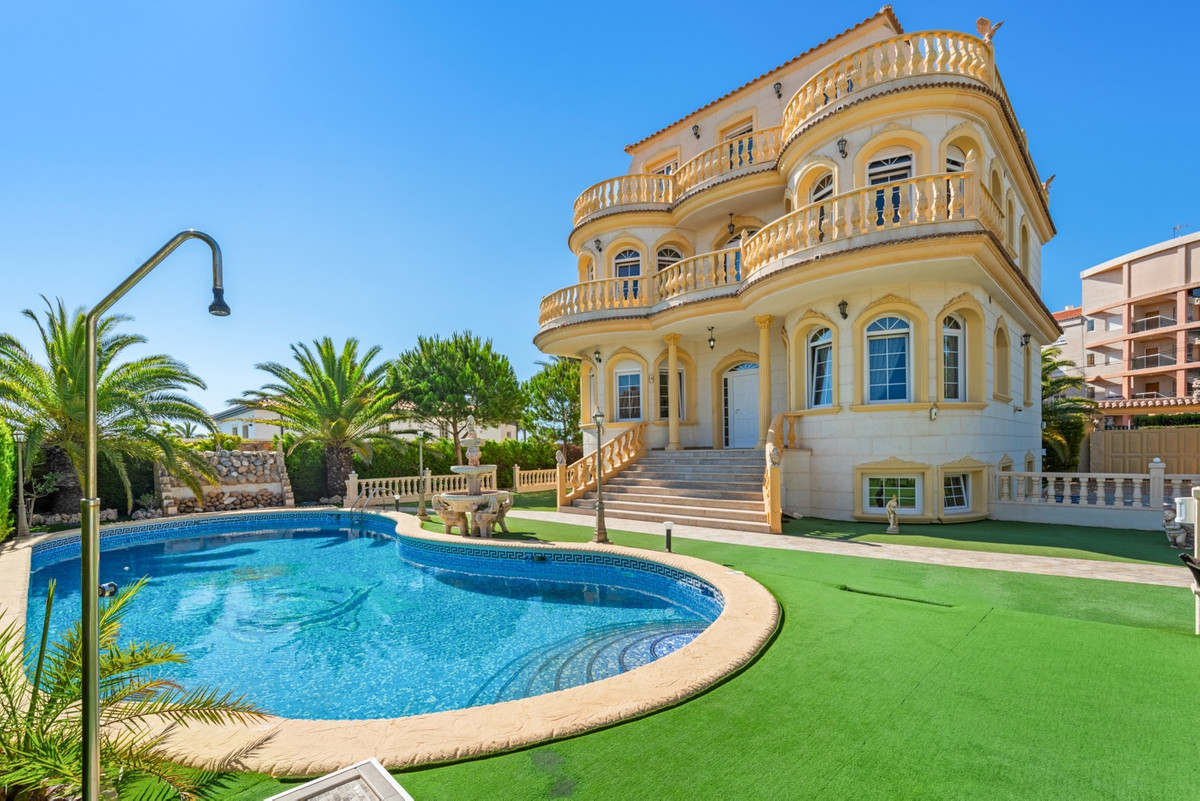 ShowFeedImage House – Detached Villa in Orihuela