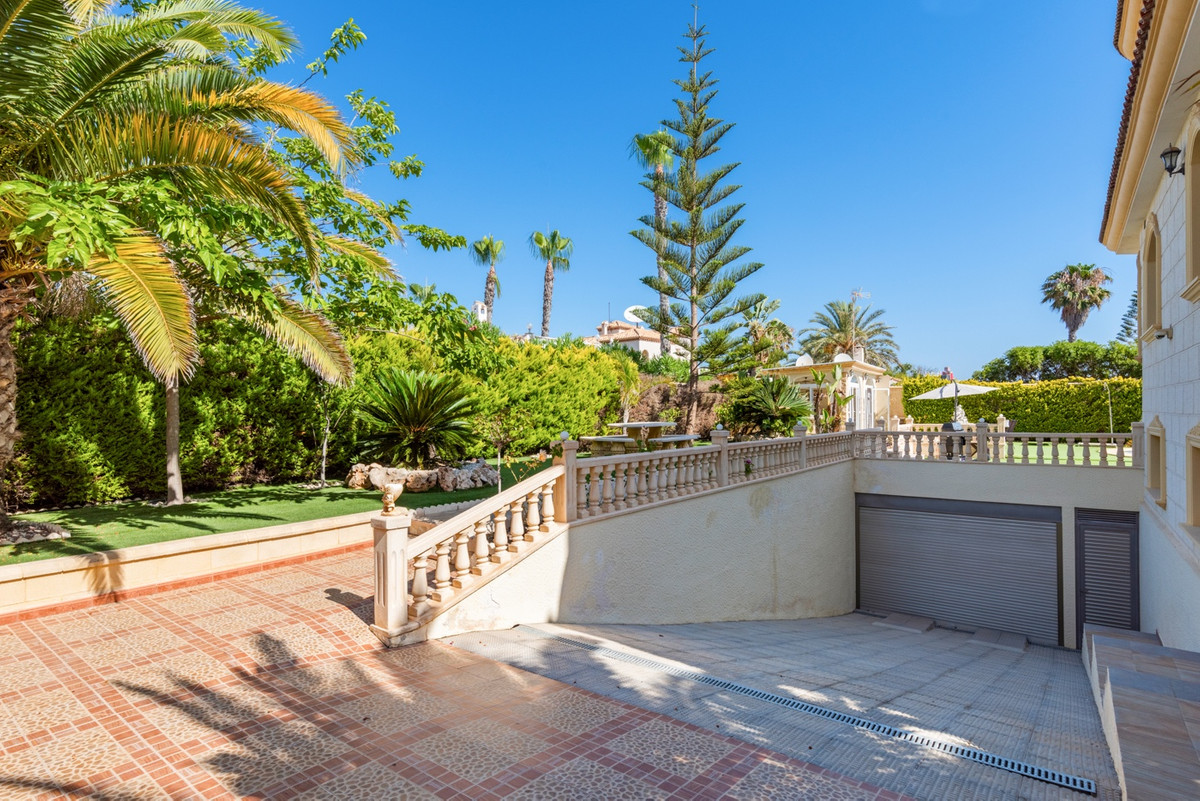 ShowFeedImage House – Detached Villa in Orihuela
