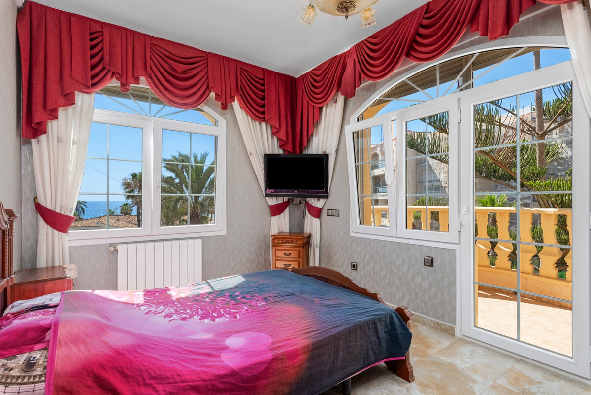 ShowFeedImage House – Detached Villa in Orihuela