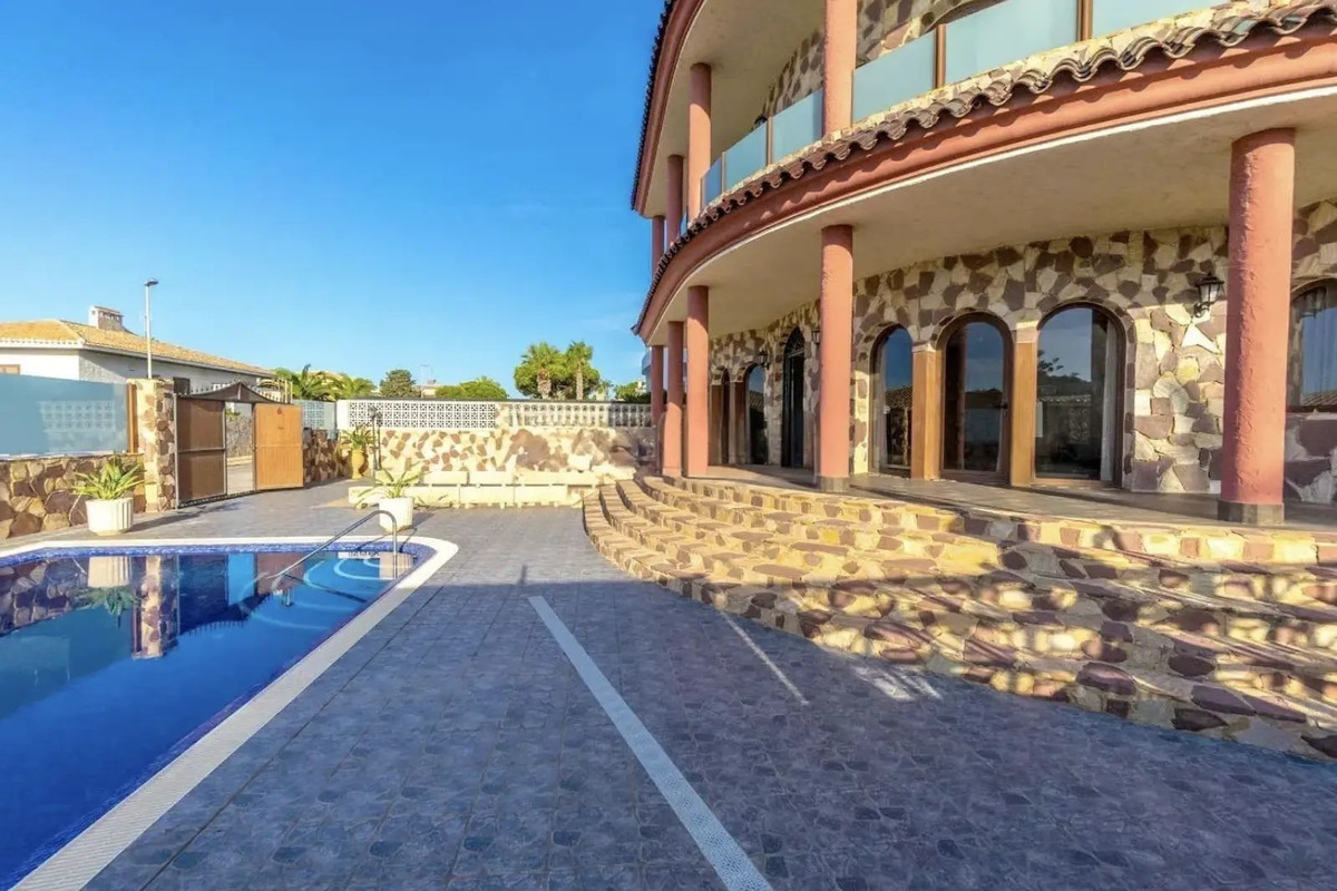 ShowFeedImage House – Detached Villa in Orihuela