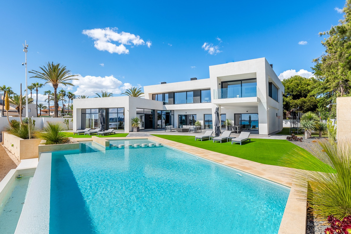 ShowFeedImage House – Detached Villa in Orihuela