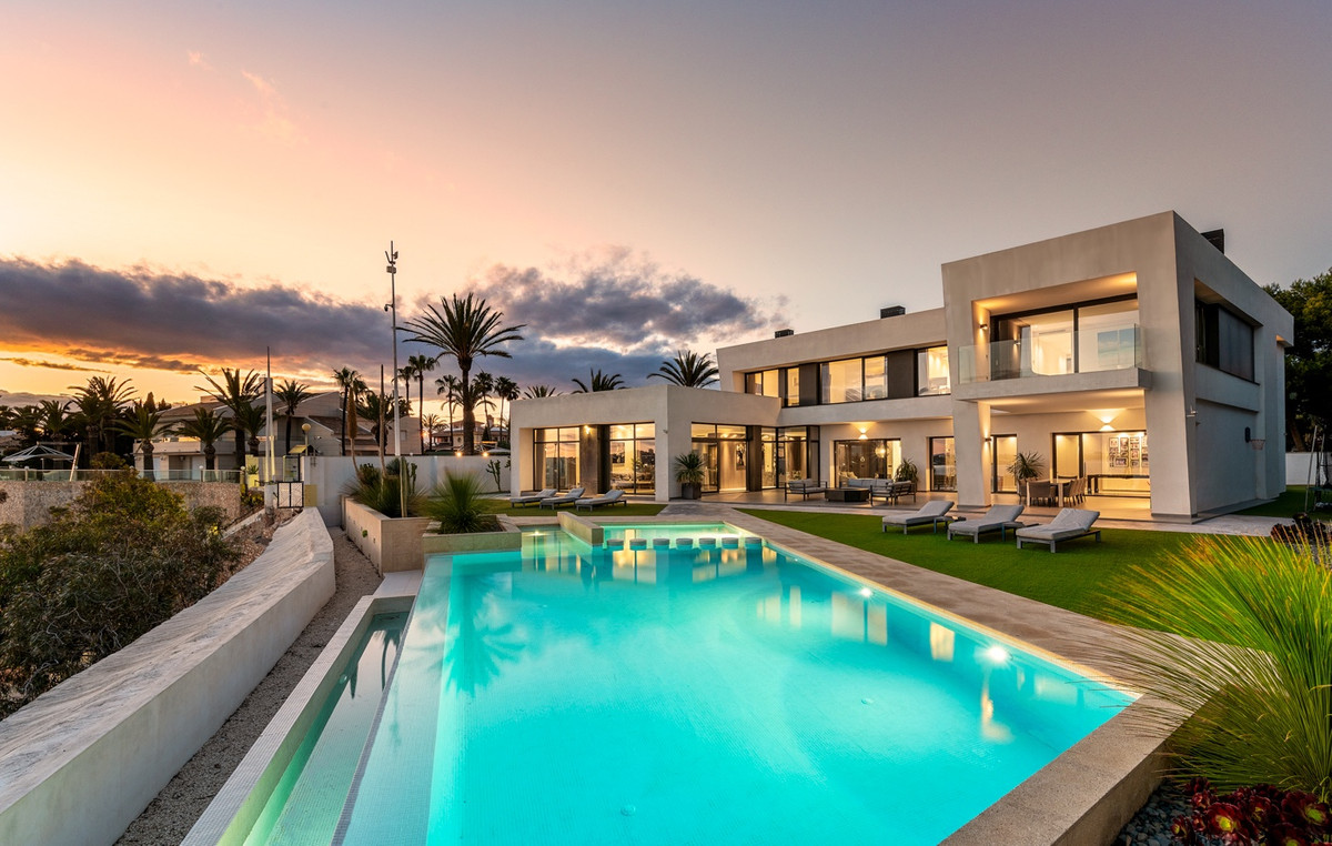 ShowFeedImage House – Detached Villa in Orihuela