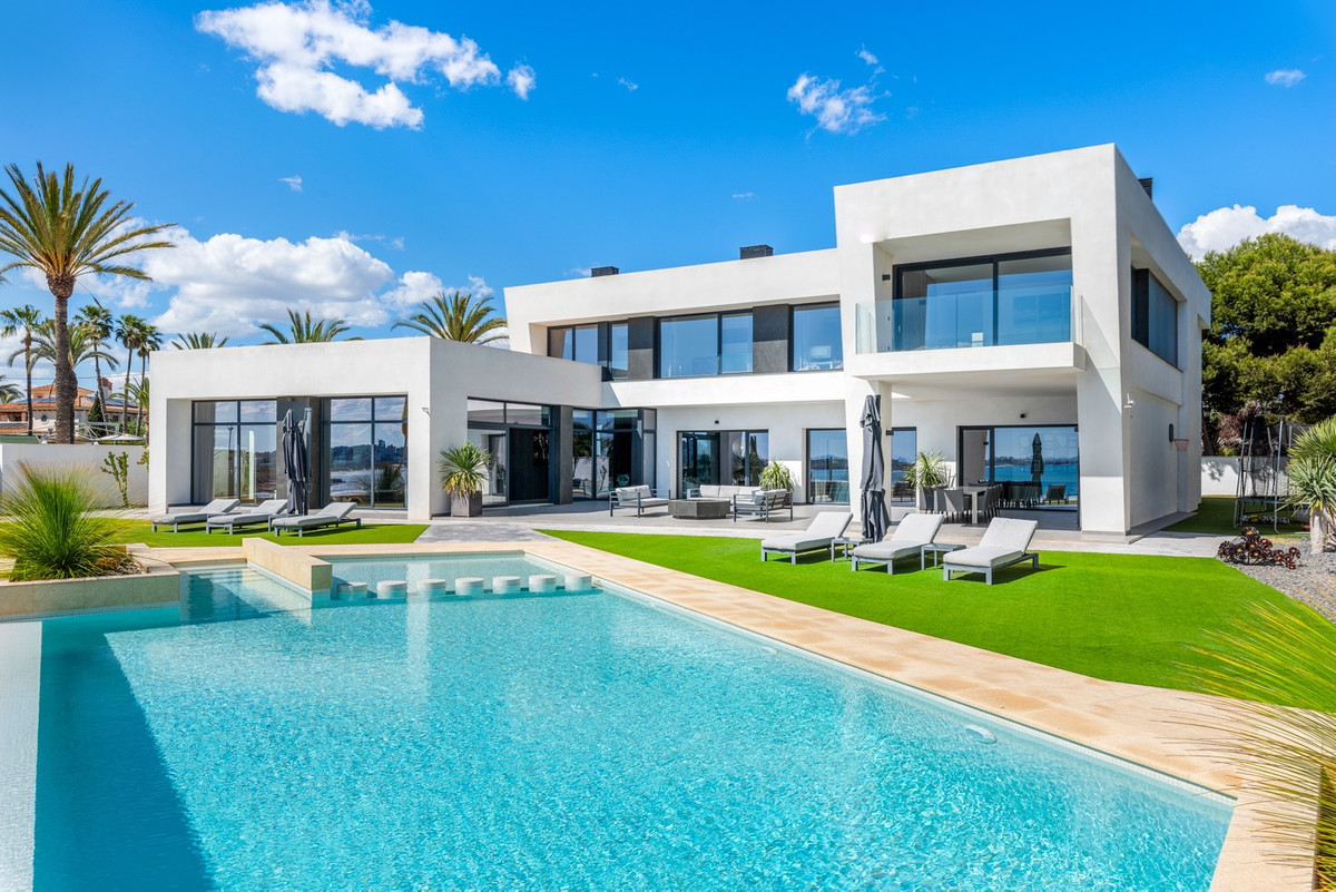 ShowFeedImage House – Detached Villa in Orihuela