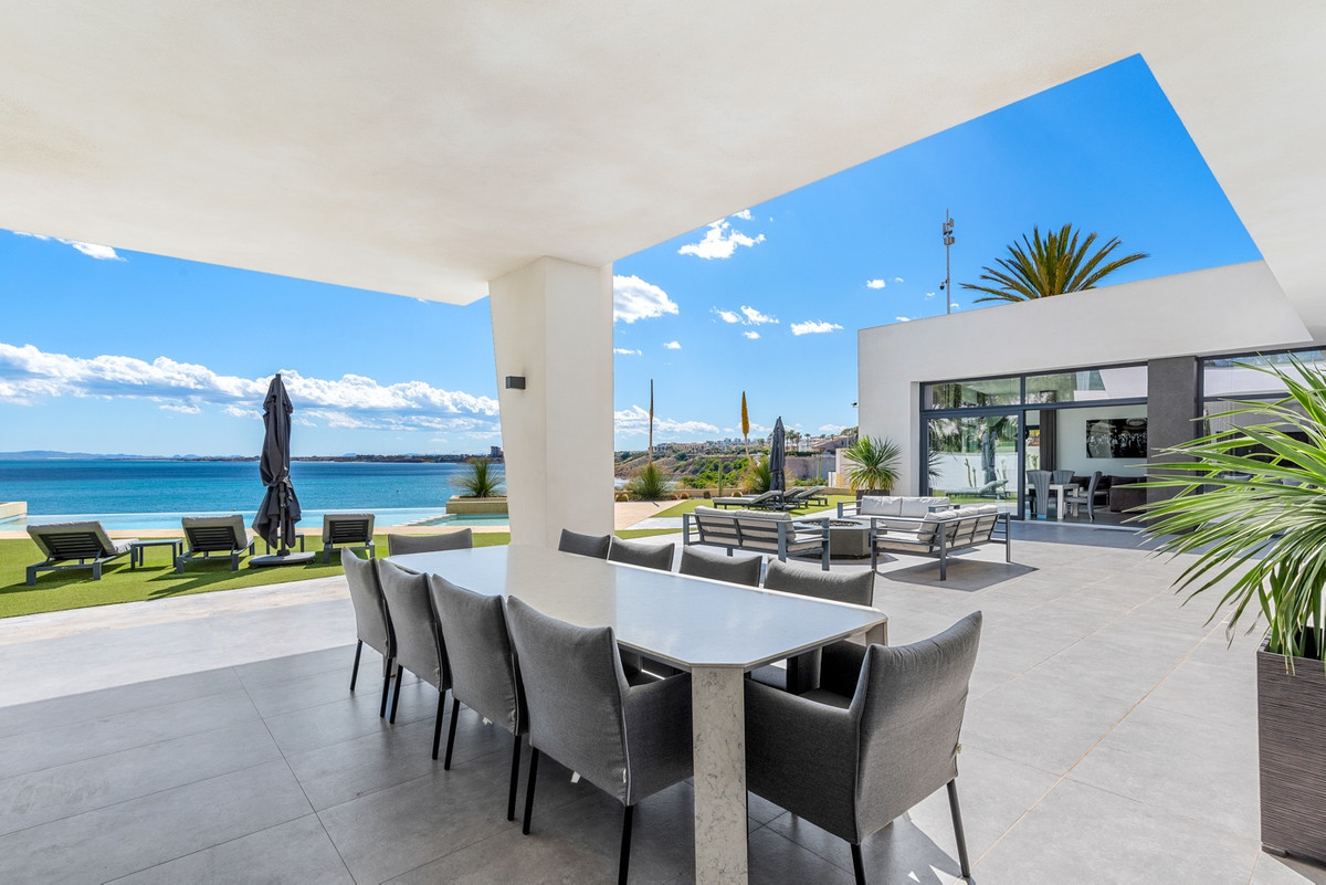 ShowFeedImage House – Detached Villa in Orihuela