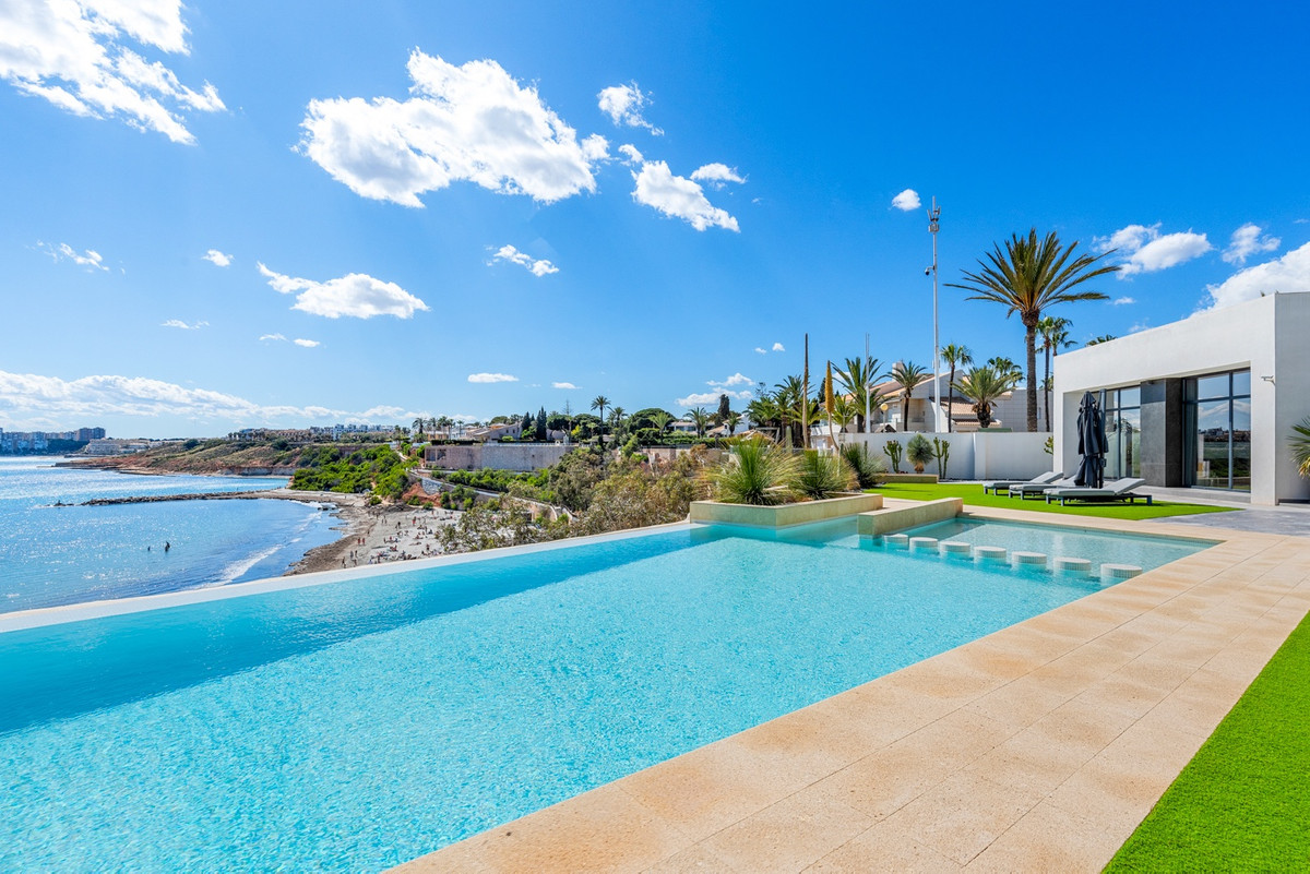 ShowFeedImage House – Detached Villa in Orihuela
