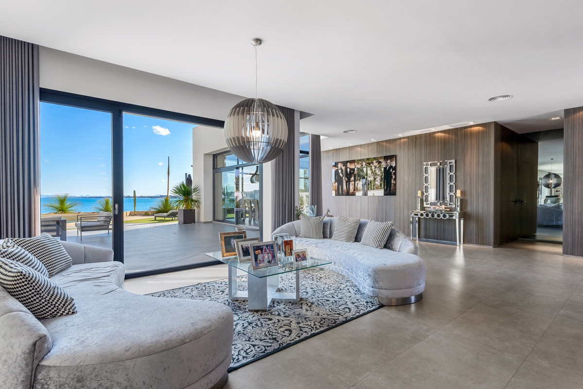 ShowFeedImage House – Detached Villa in Orihuela
