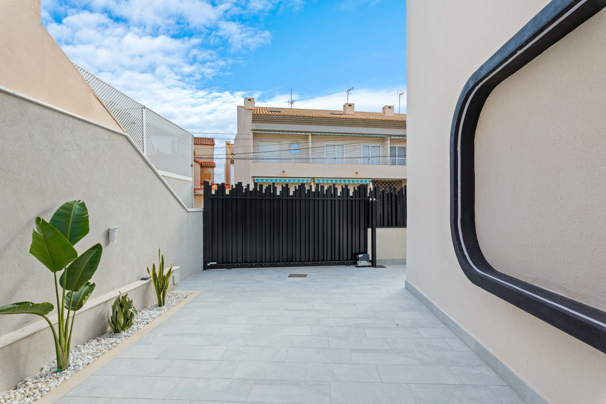 ShowFeedImage House – Detached Villa in Pilar de la Horadada