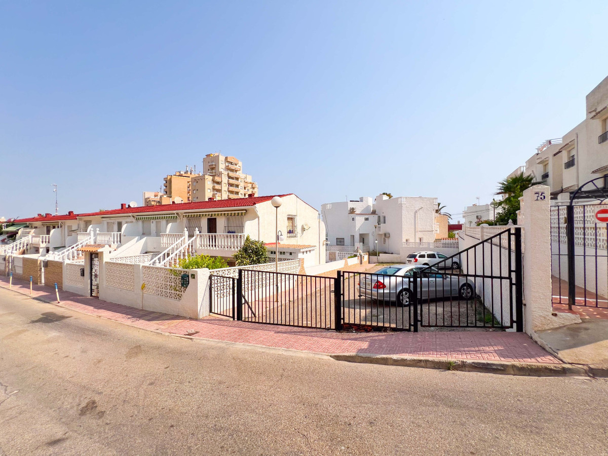 ShowFeedImage House – Bungalow in Torrevieja