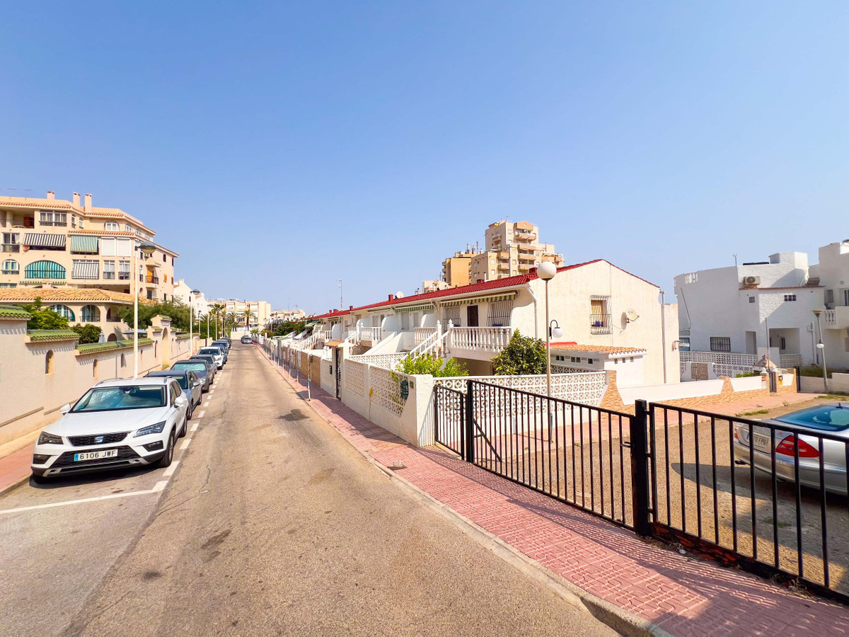 ShowFeedImage House – Bungalow in Torrevieja