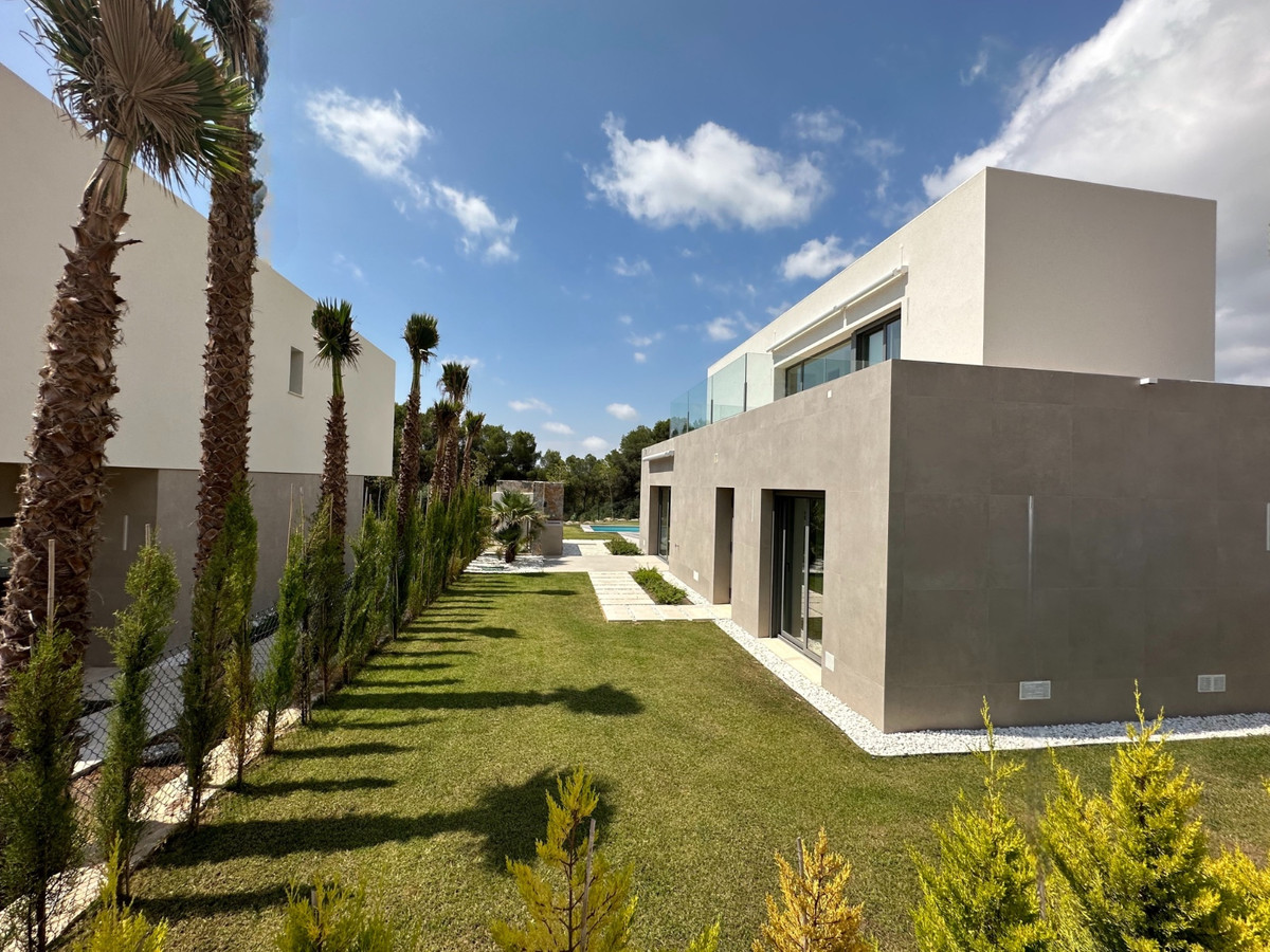 ShowFeedImage House – Detached Villa in Orihuela