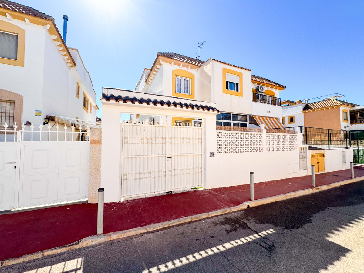 ShowFeedImage House – Townhouse in Alicante City