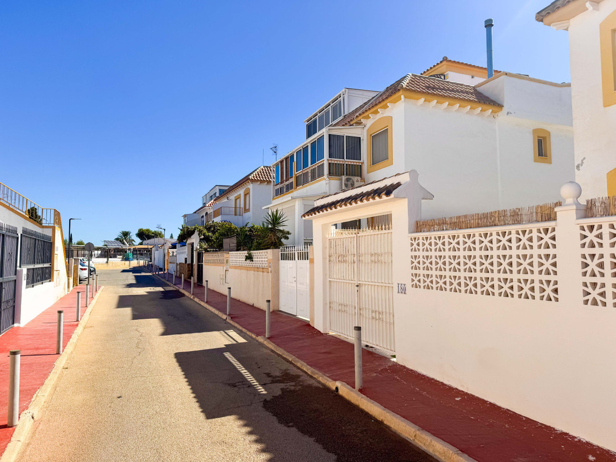 ShowFeedImage House – Townhouse in Alicante City