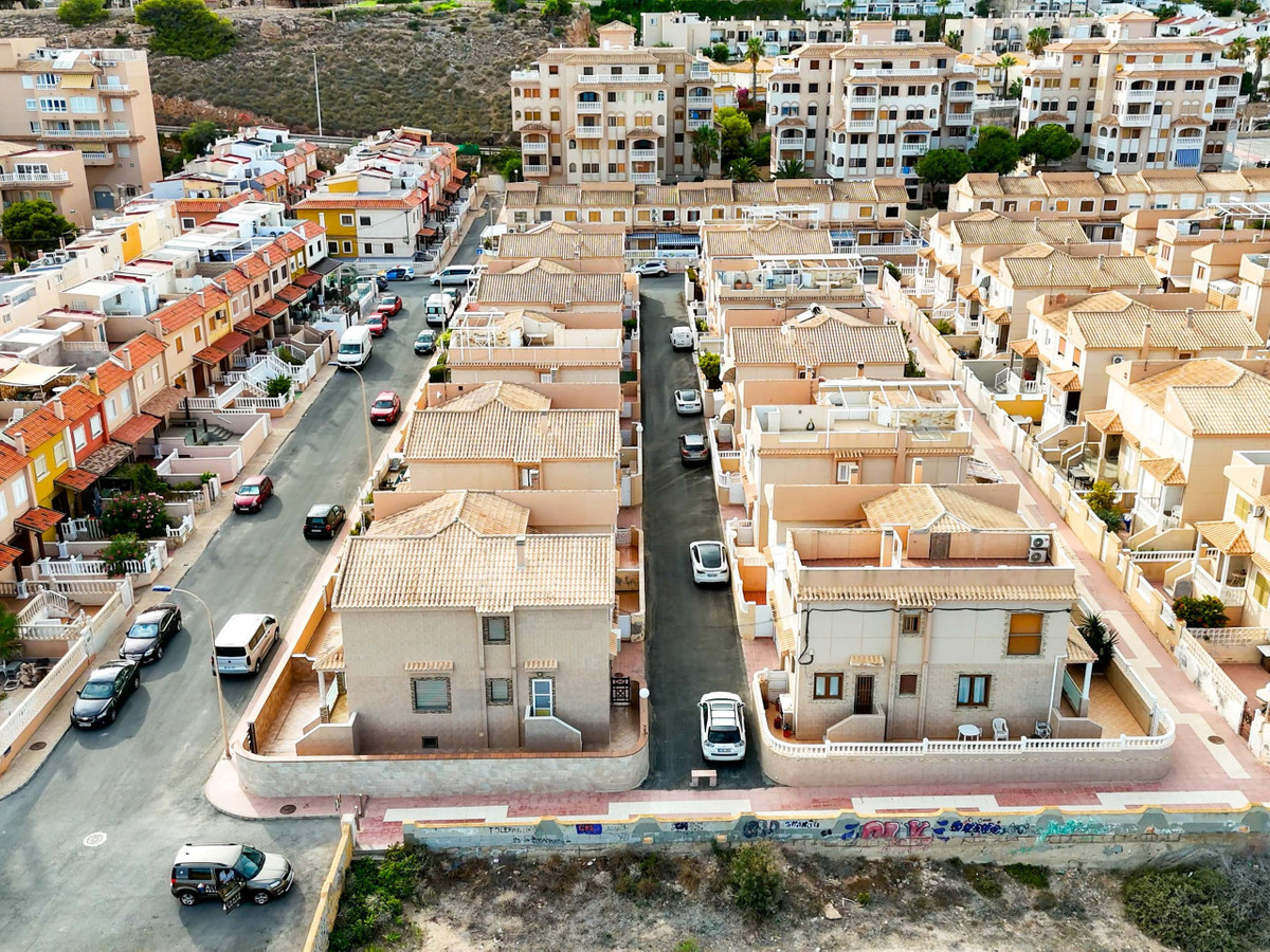 ShowFeedImage House – Townhouse in Torrevieja