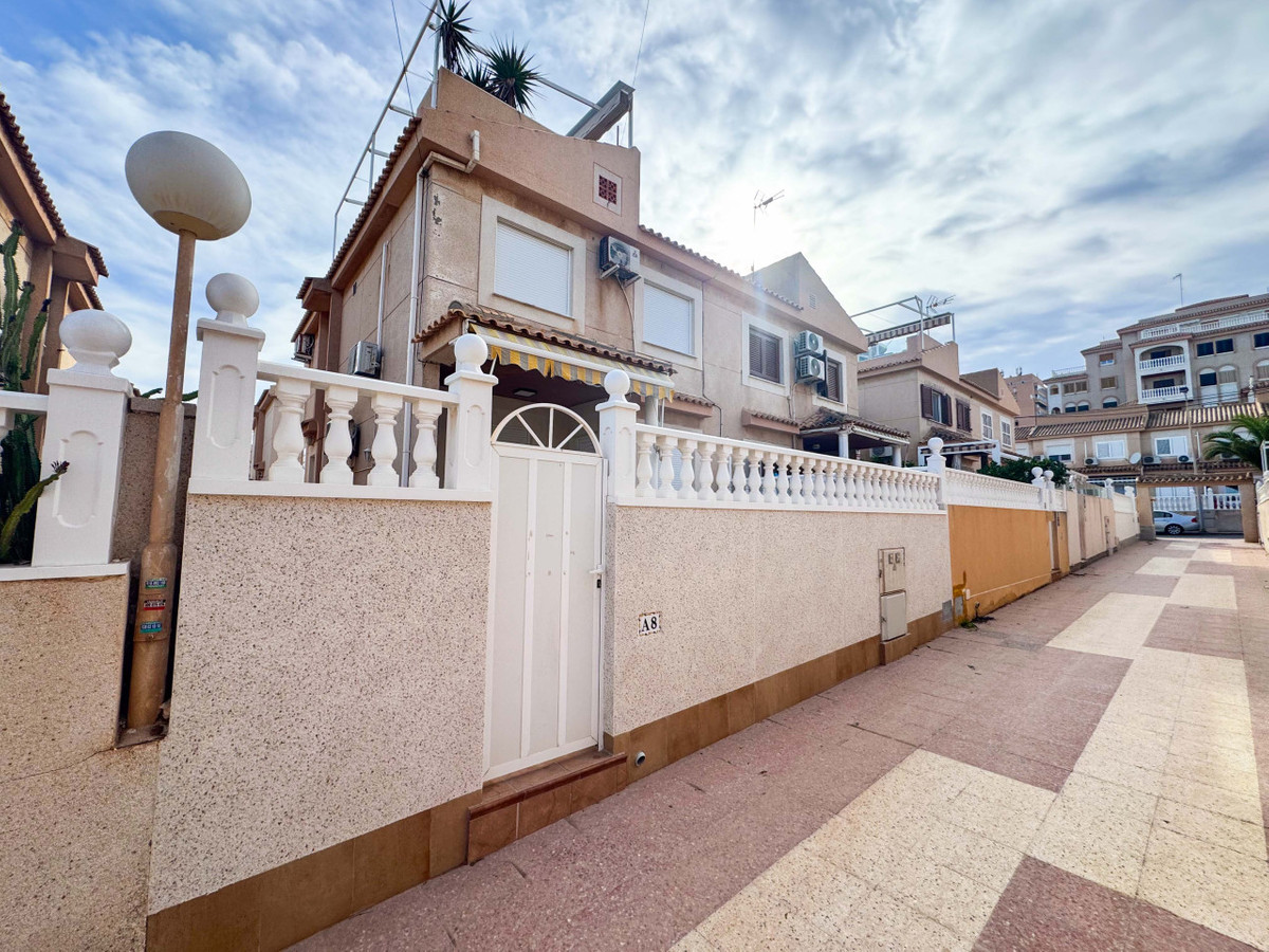 ShowFeedImage House – Townhouse in Torrevieja