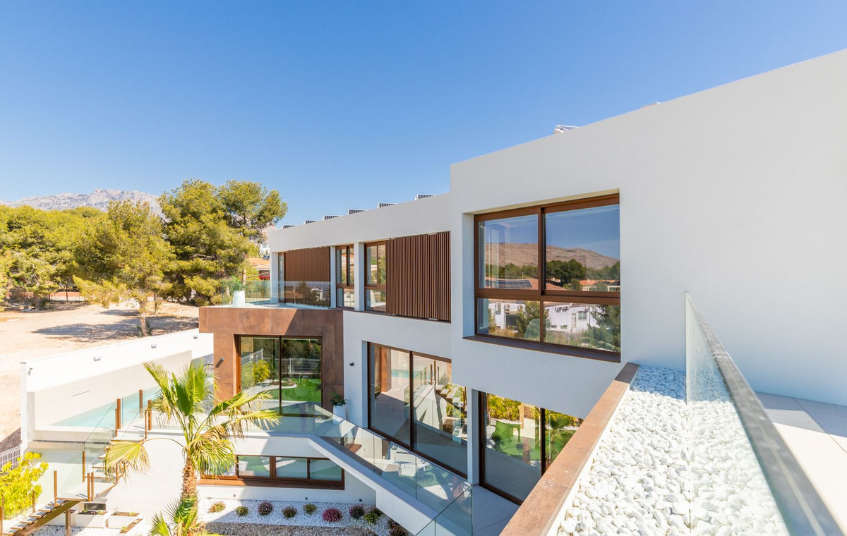 House – Detached Villa in La Nucia