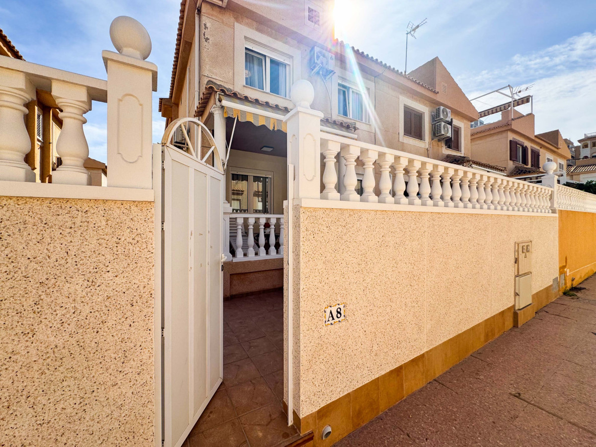 ShowFeedImage House – Townhouse in Torrevieja