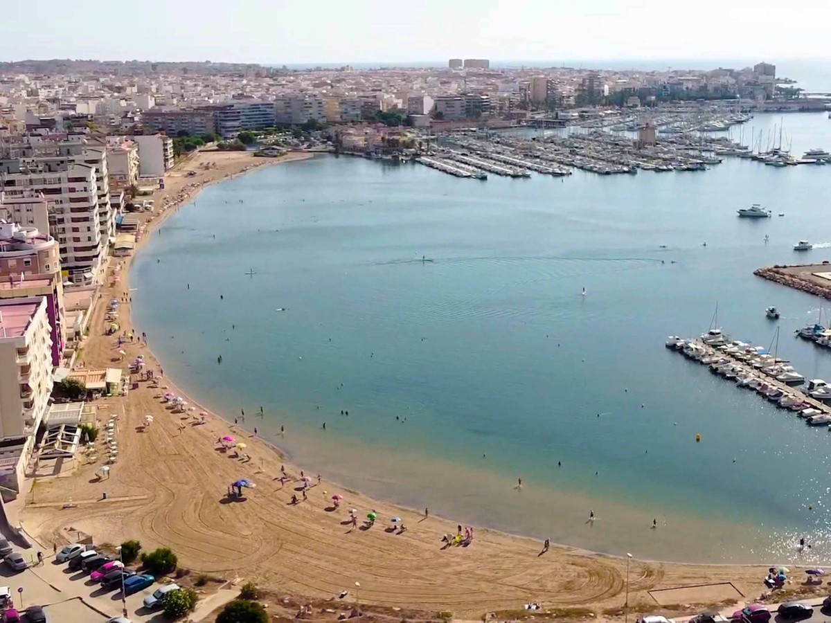 ShowFeedImage Apartment – Middle Floor Apartment in Alicante City