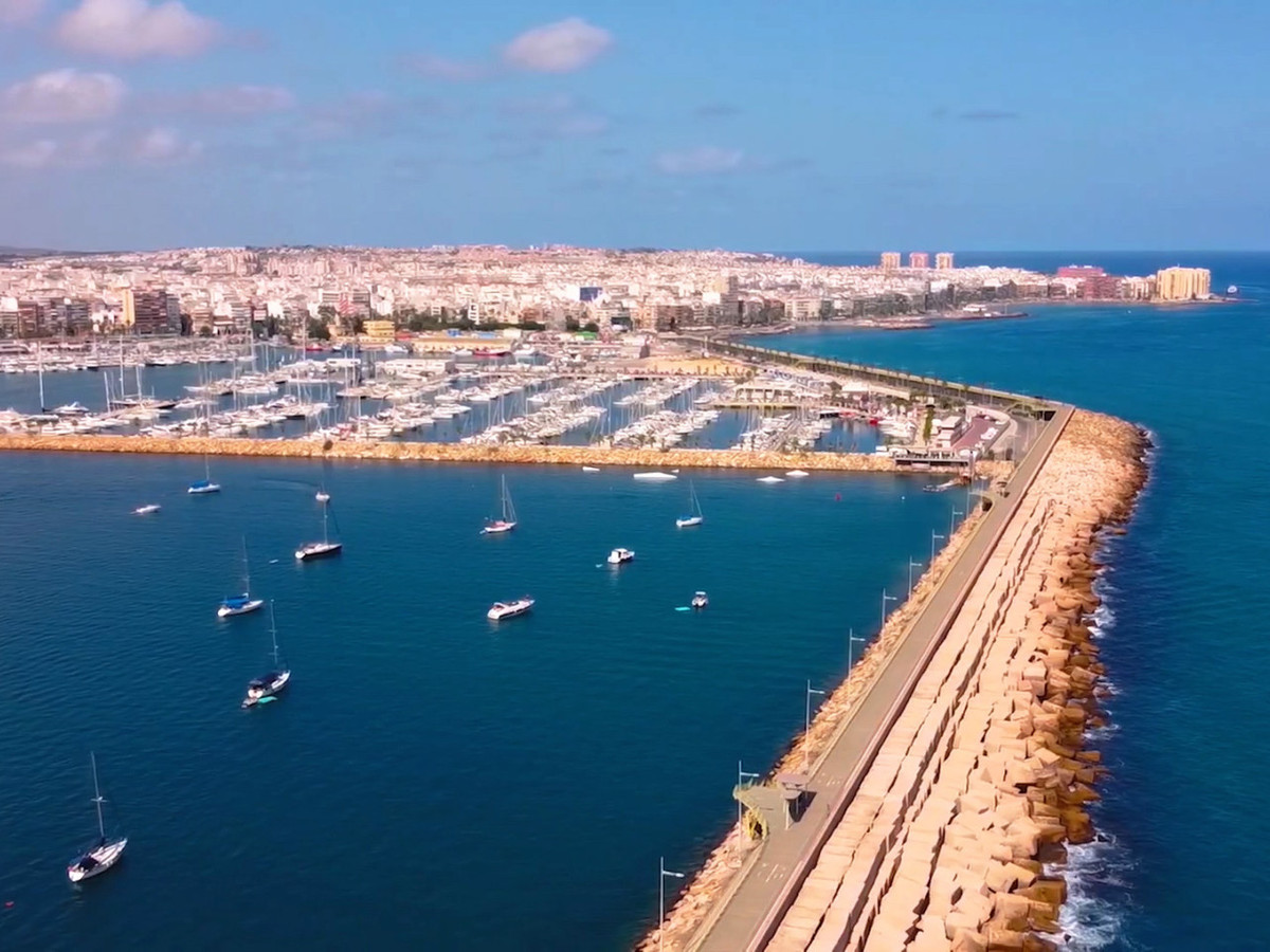 ShowFeedImage Apartment – Middle Floor Apartment in Alicante City