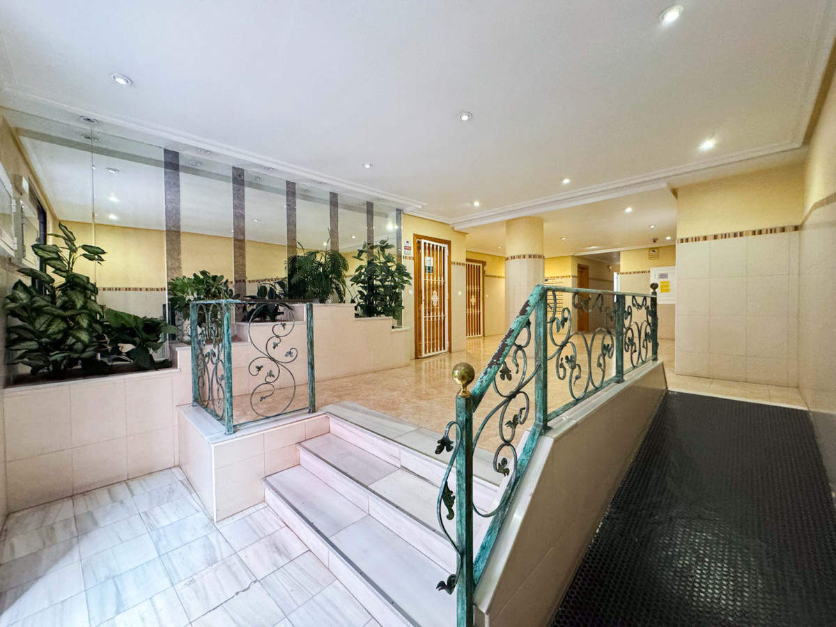 ShowFeedImage Apartment – Middle Floor Apartment in Alicante City