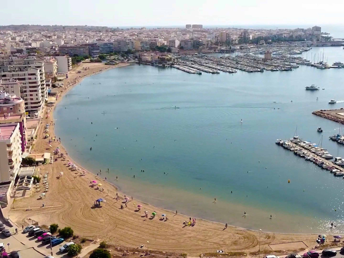 ShowFeedImage Apartment – Middle Floor Apartment in Alicante City