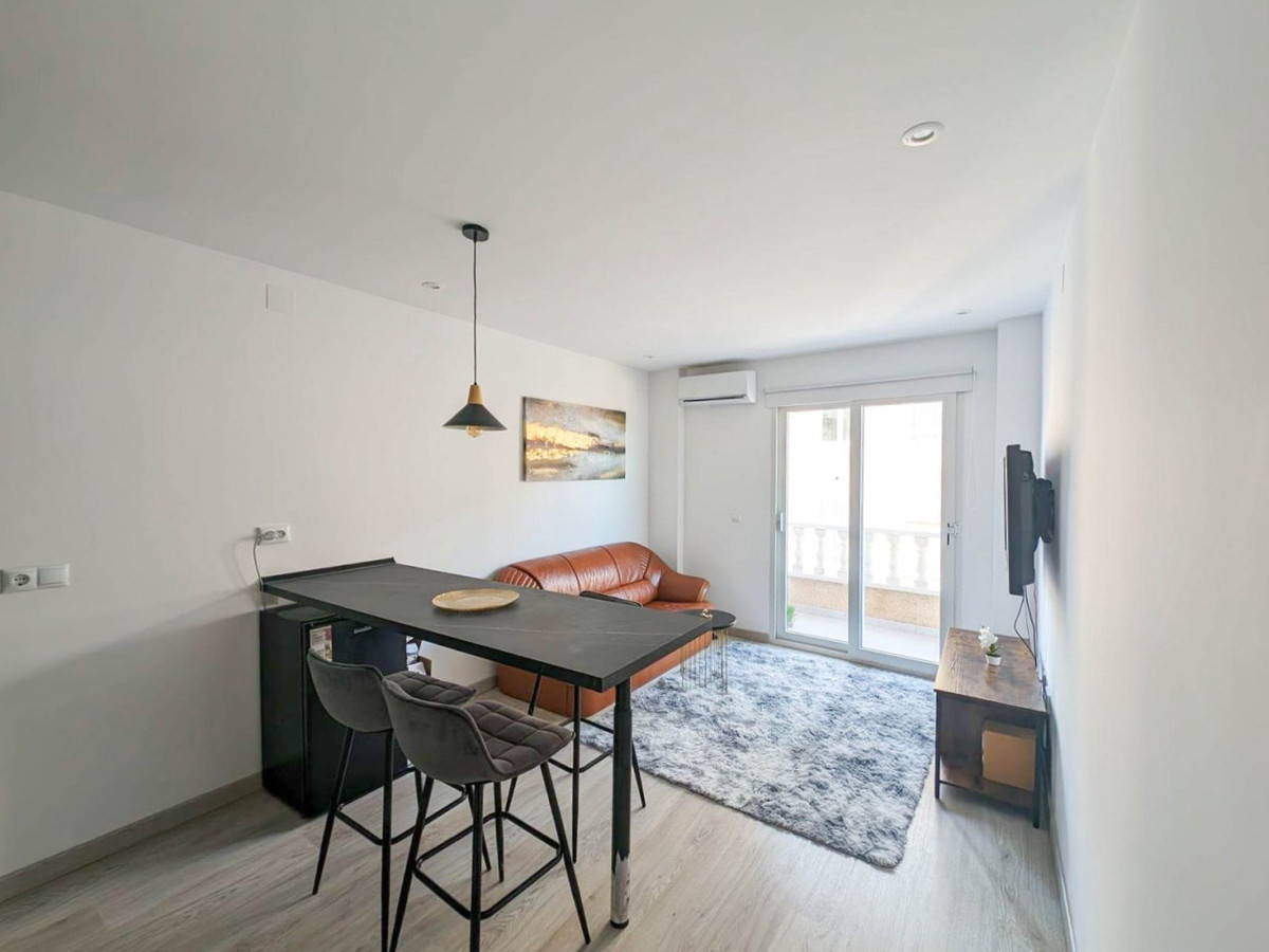 Apartment – Middle Floor Apartment in Torrevieja