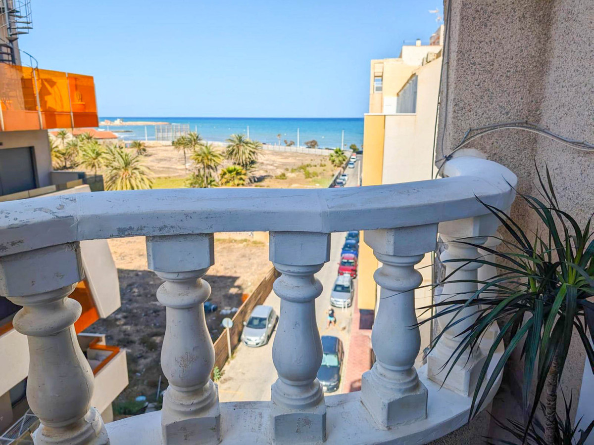 Apartment – Middle Floor Apartment in Torrevieja