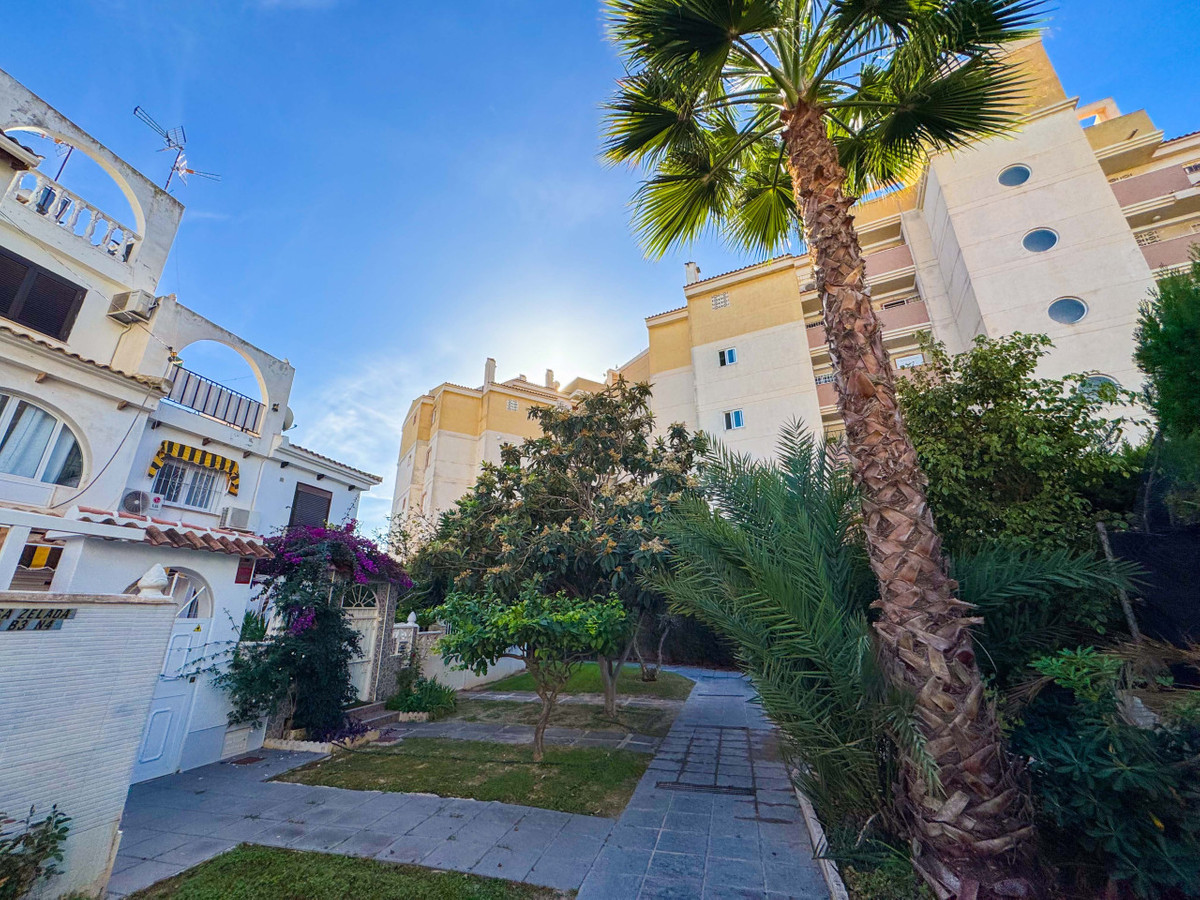 ShowFeedImage Apartment – Top Floor Apartment in Torrevieja