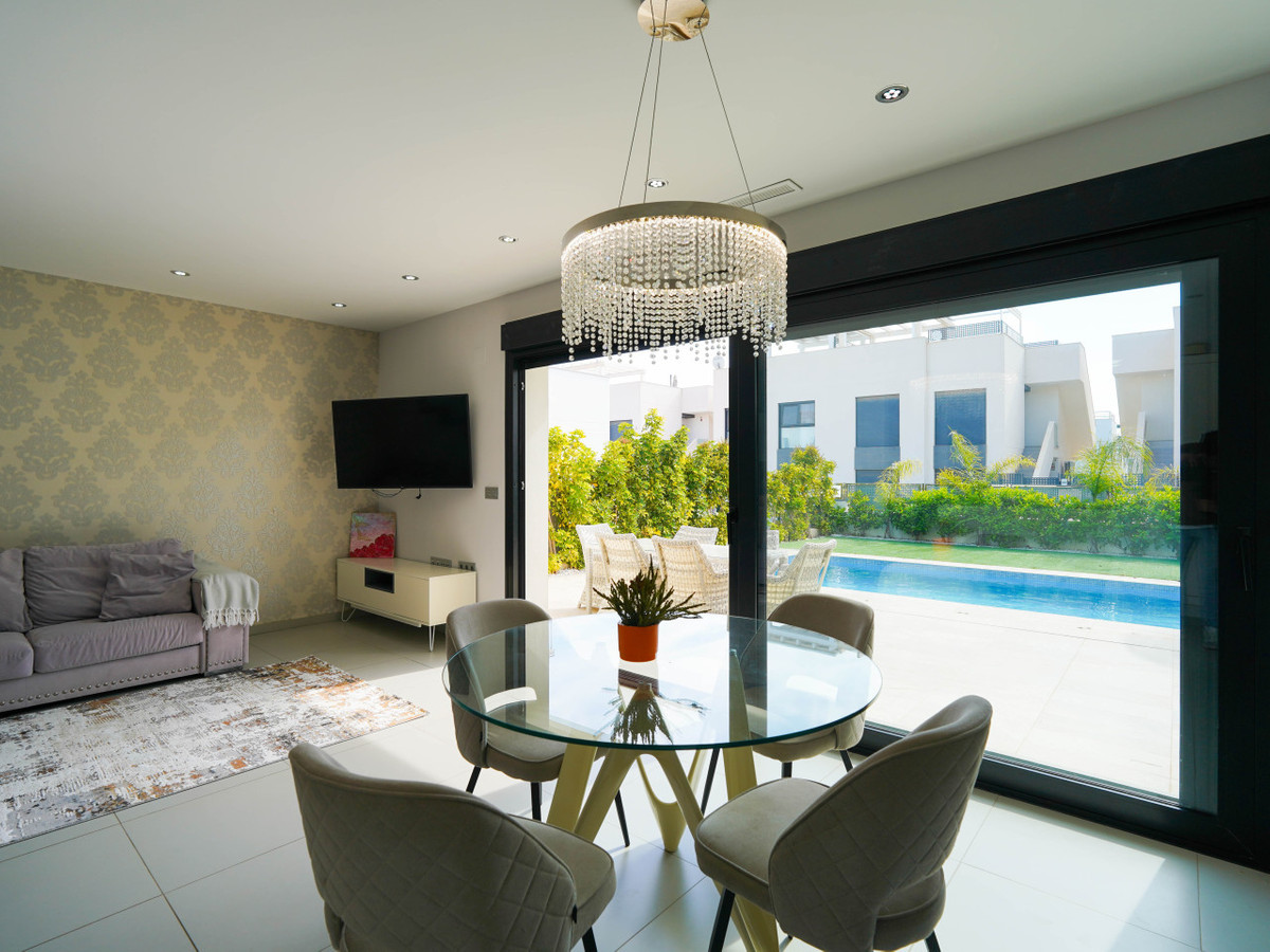 ShowFeedImage House – Detached Villa in Rojales