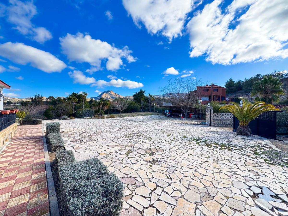 House – Detached Villa in Elda