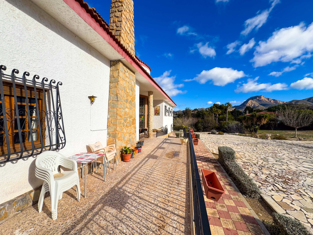 House – Detached Villa in Elda