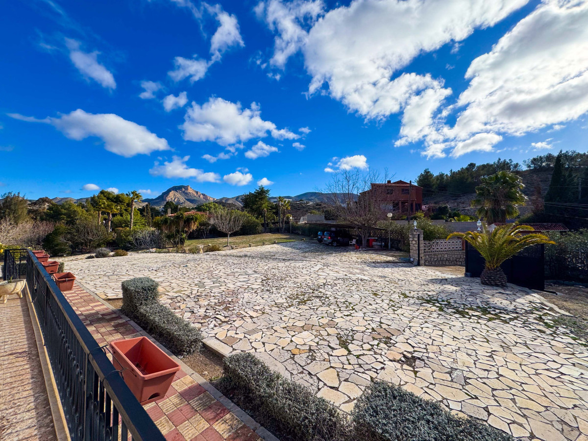 House – Detached Villa in Elda