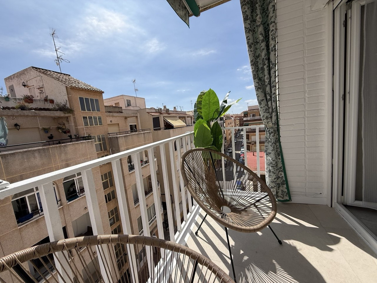 Apartment – Middle Floor Apartment in Torrevieja
