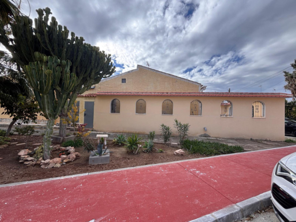 House – Detached Villa in Torrevieja