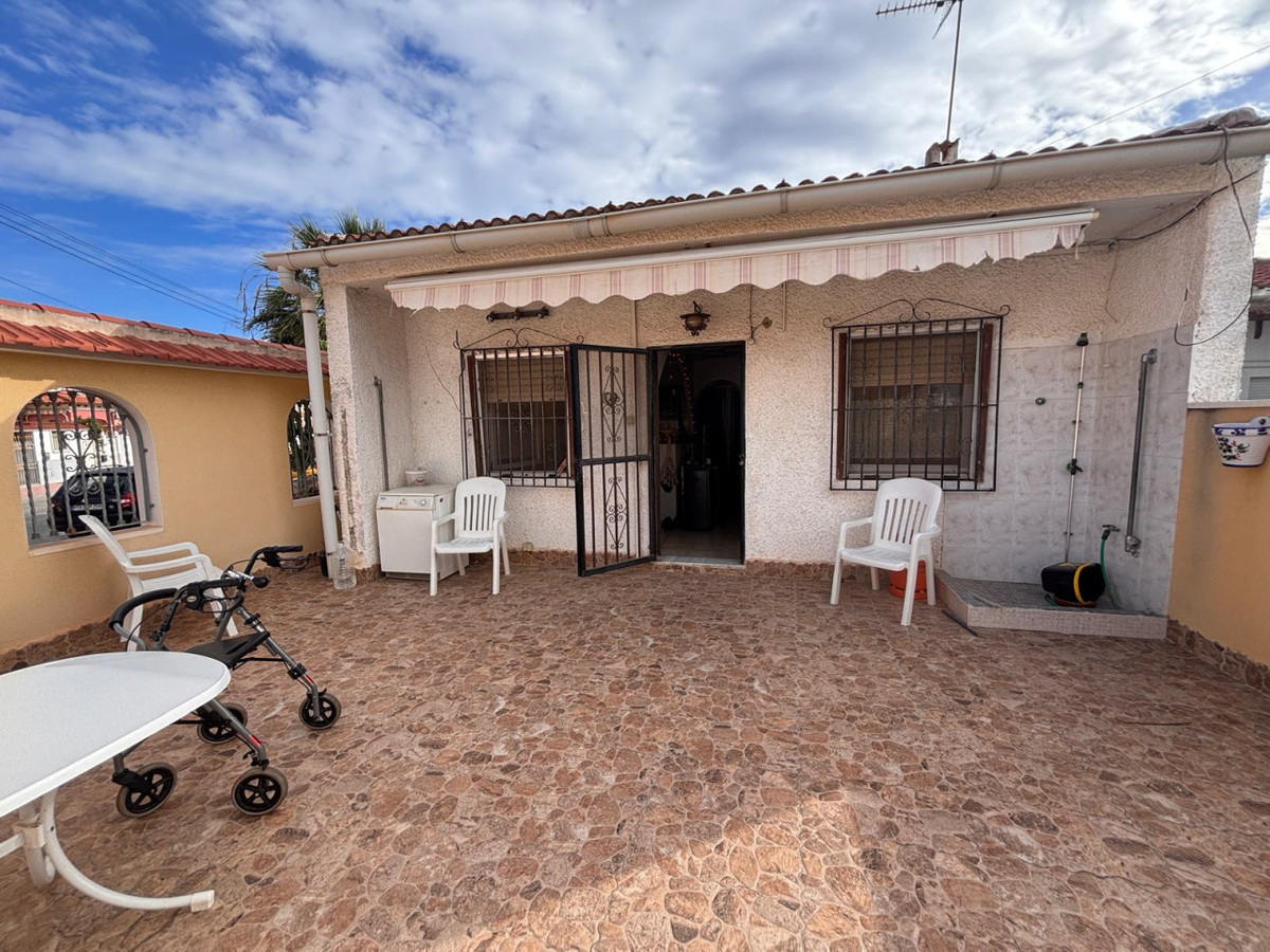 ShowFeedImage House – Detached Villa in Torrevieja