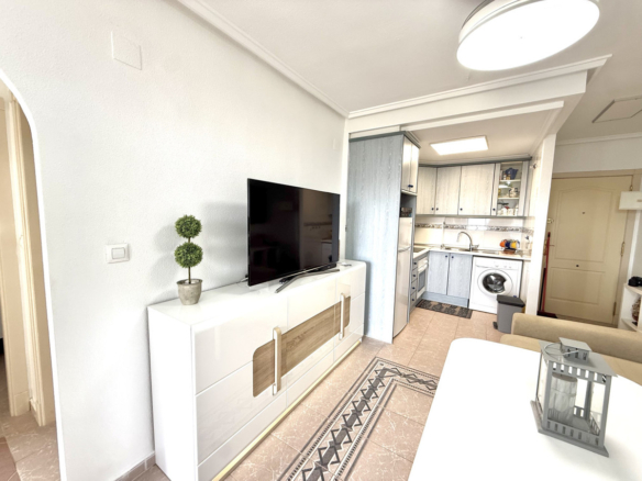 Apartment – Middle Floor Apartment in Torrevieja
