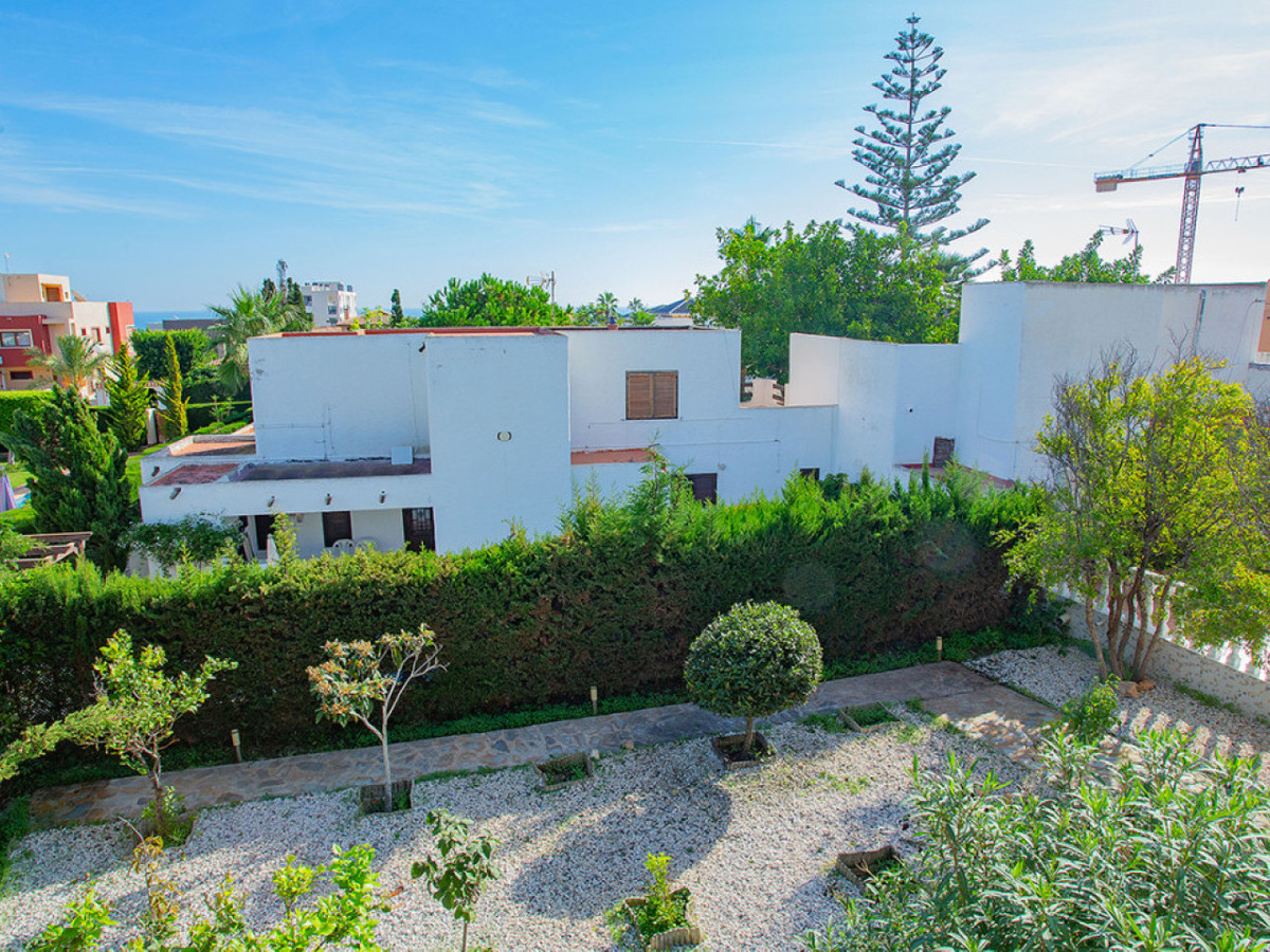 House – Detached Villa in Torrevieja