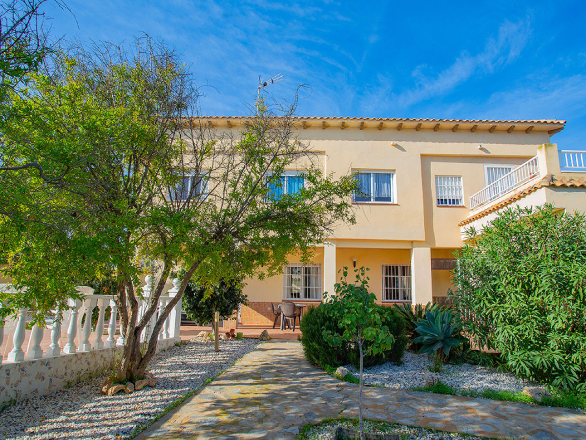 House – Detached Villa in Torrevieja