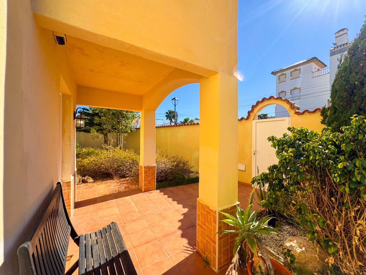 House – Detached Villa in Torrevieja