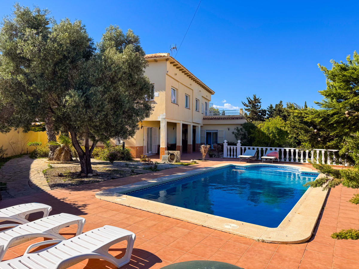 House – Detached Villa in Torrevieja
