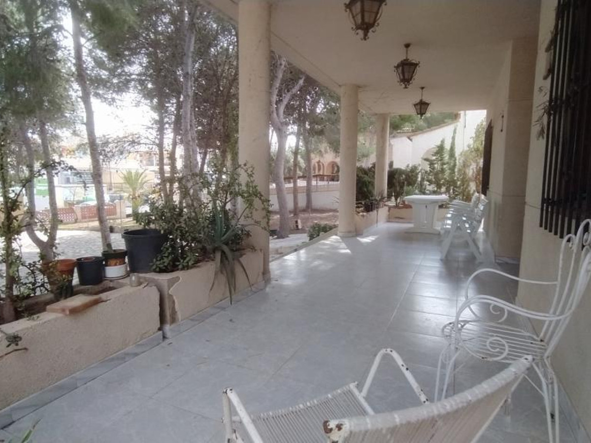 ShowFeedImage House – Detached Villa in Orihuela