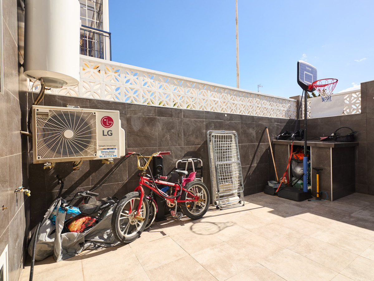 House – Detached Villa in Torrevieja