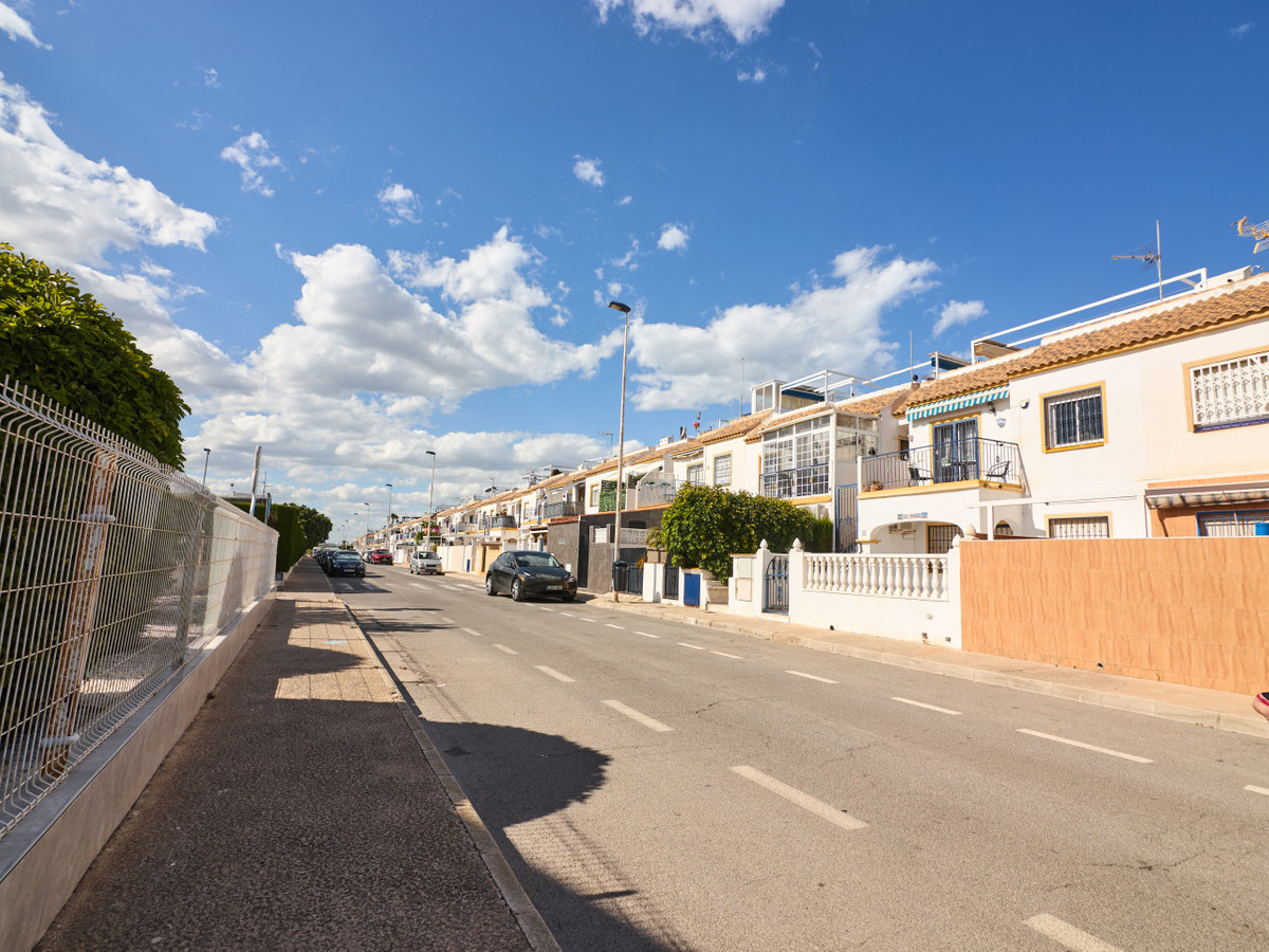 House – Detached Villa in Torrevieja