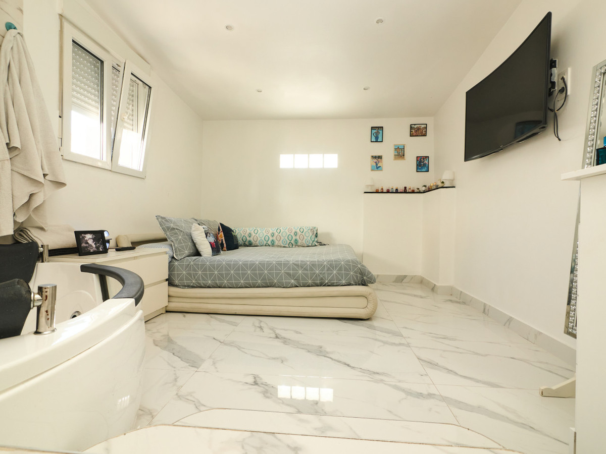 House – Detached Villa in Torrevieja