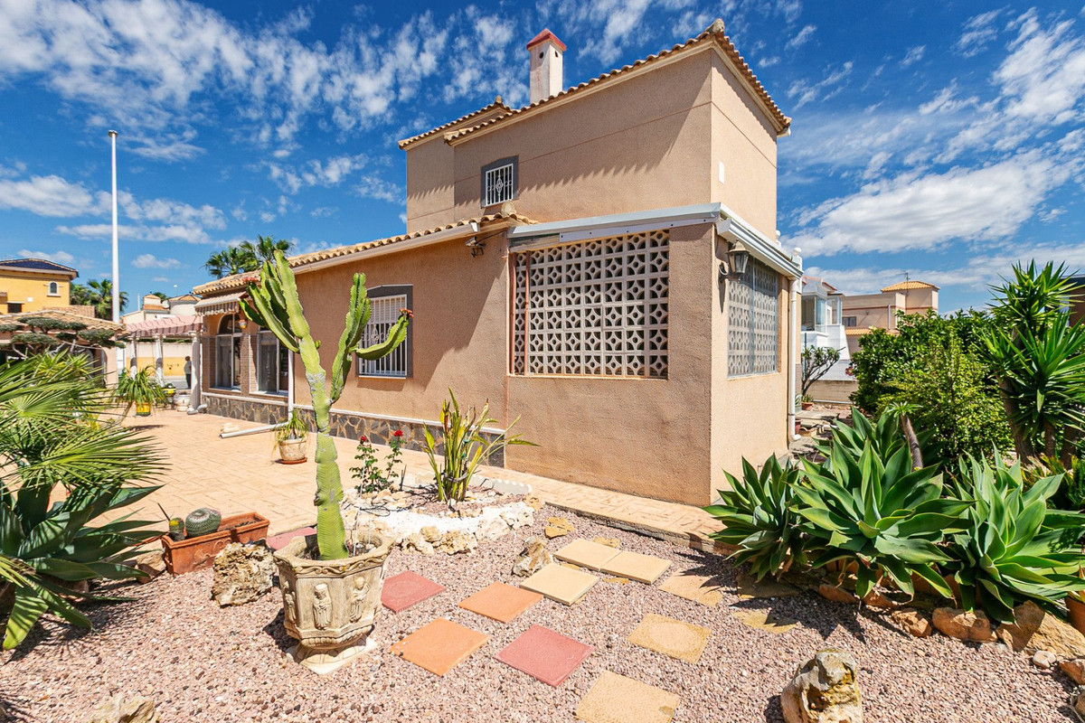 ShowFeedImage House – Detached Villa in Orihuela