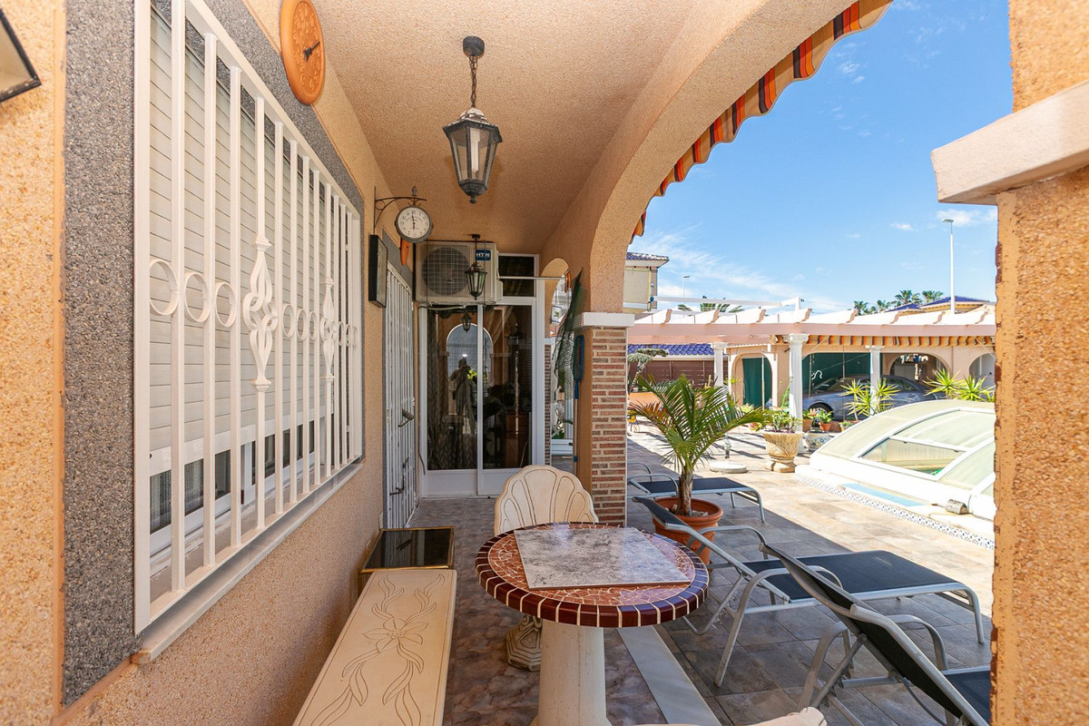ShowFeedImage House – Detached Villa in Orihuela